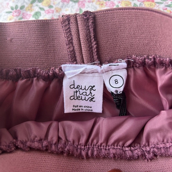 Like new lace mid thigh skirt - Picture 3 of 3